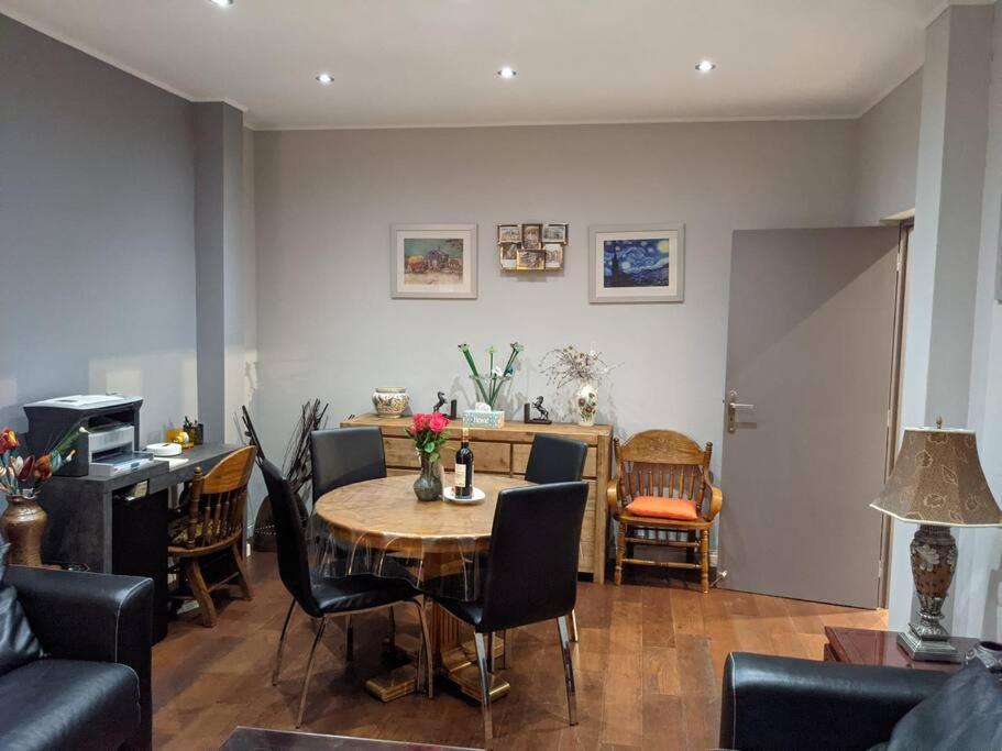 2 Bd 16th Arrondissement Trocadero Sleeps 4 To 6 Eiffel Tower *