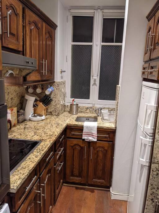 2 Bd 16th Arrondissement Trocadero Sleeps 4 To 6 Eiffel Tower Parijs
