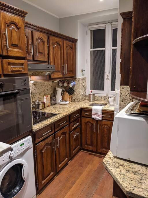 2 Bd 16th Arrondissement Trocadero Sleeps 4 To 6 Eiffel Tower