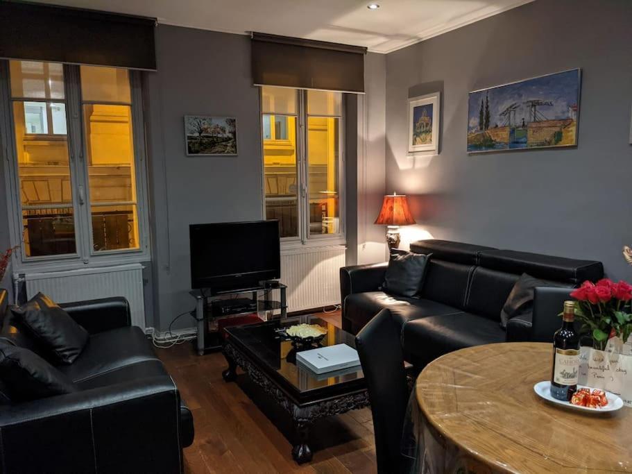 Appartement 2 Bd 16th Arrondissement Trocadero Sleeps 4 To 6 Eiffel Tower Parijs