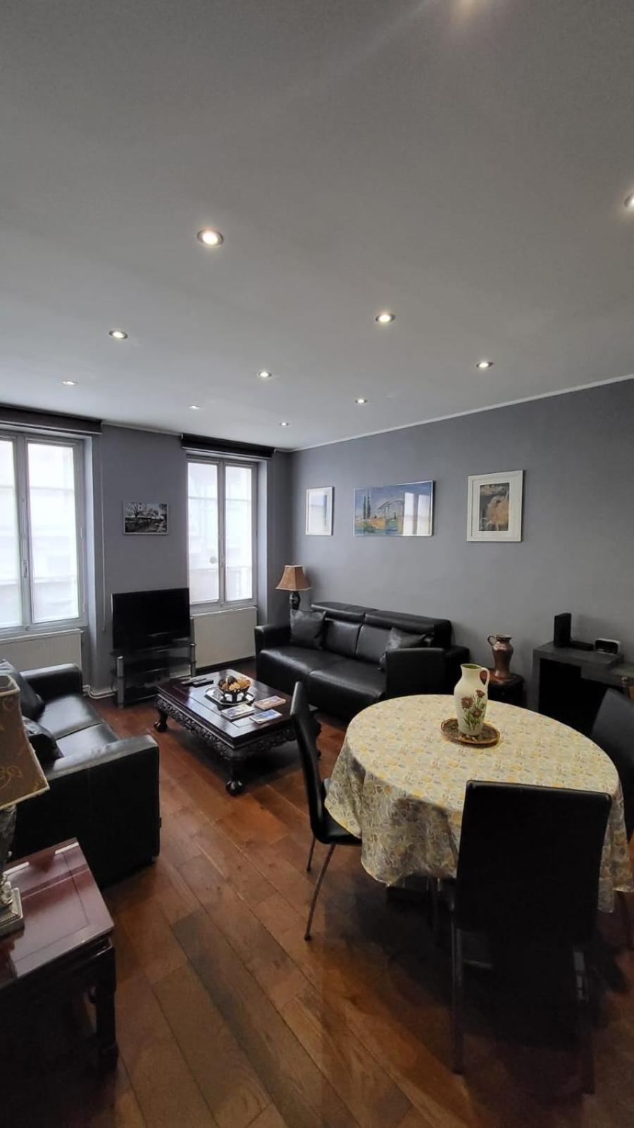 2 Bd 16th Arrondissement Trocadero Sleeps 4 To 6 Eiffel Tower Appartement Parijs