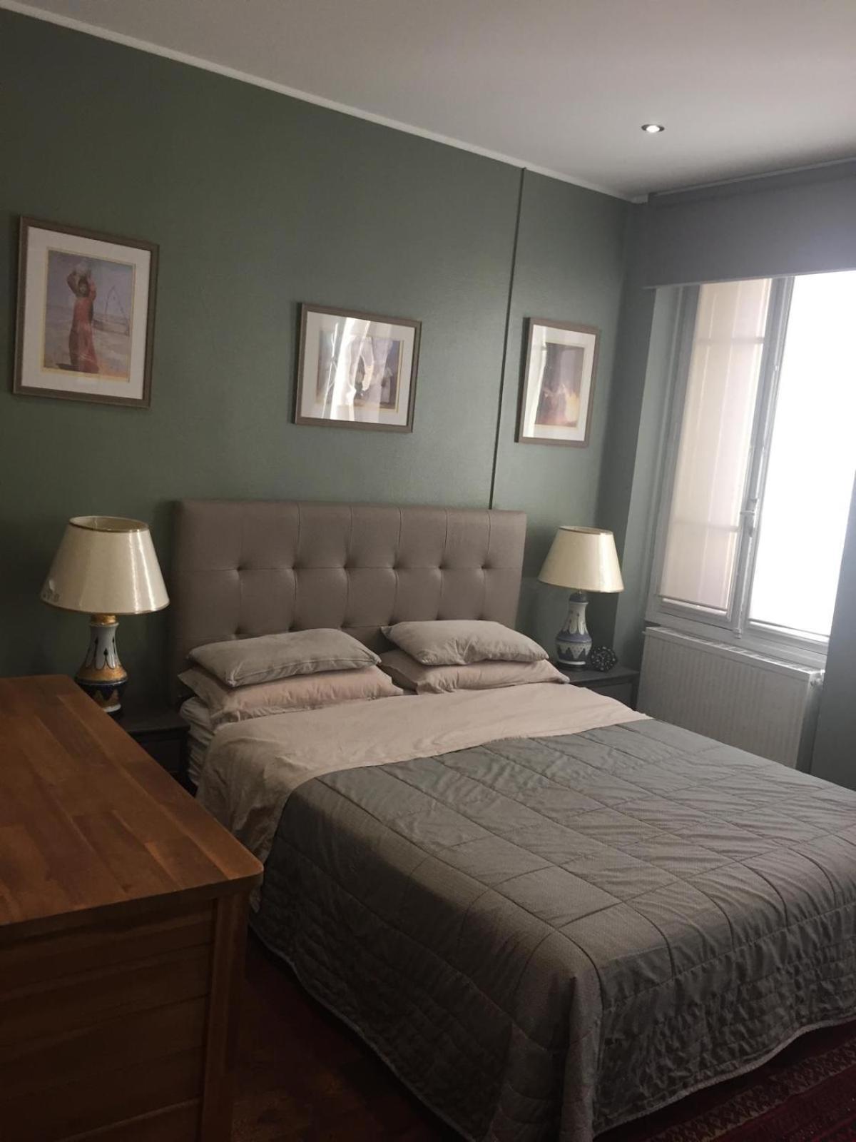 2 Bd 16th Arrondissement Trocadero Sleeps 4 To 6 Eiffel Tower Appartement